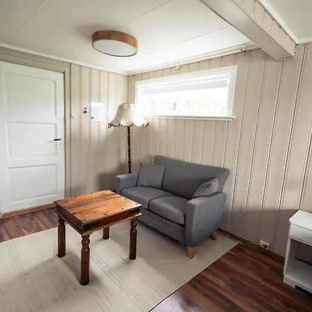 Vertical - Romsdalen Homestay Andalsnes
