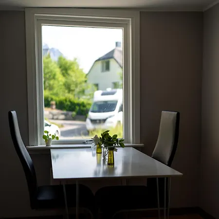 Vertical - Romsdalen Homestay Andalsnes